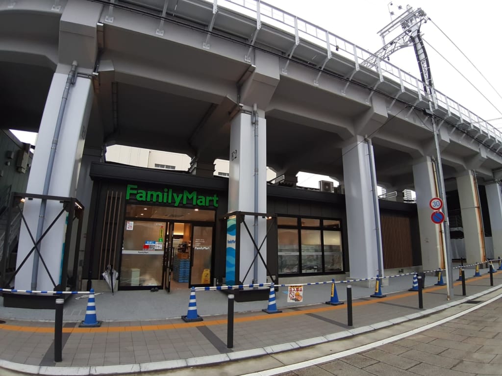 ファミリーマート東京ミズマチ外観