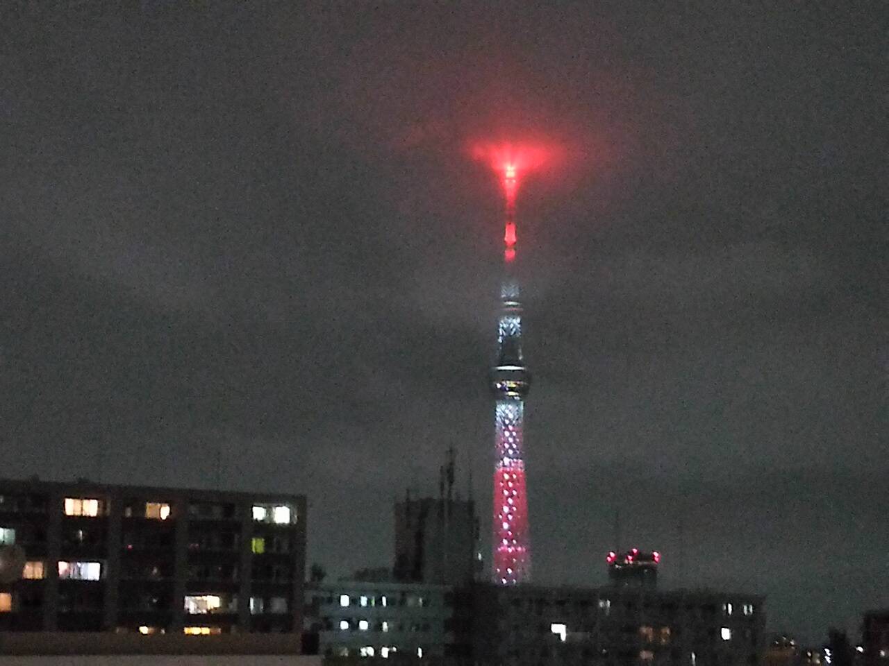 墨田区 昨日10月11日のスカイツリーの赤いライティングはご覧になりましたか なんとあの人気アニメをイメージしているそうなんです 号外net 墨田区