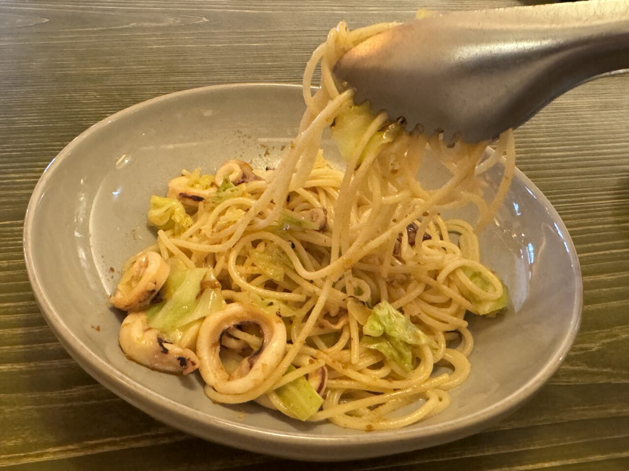 シェフズパスタ（小イカとキャベツのカラスミかけ）