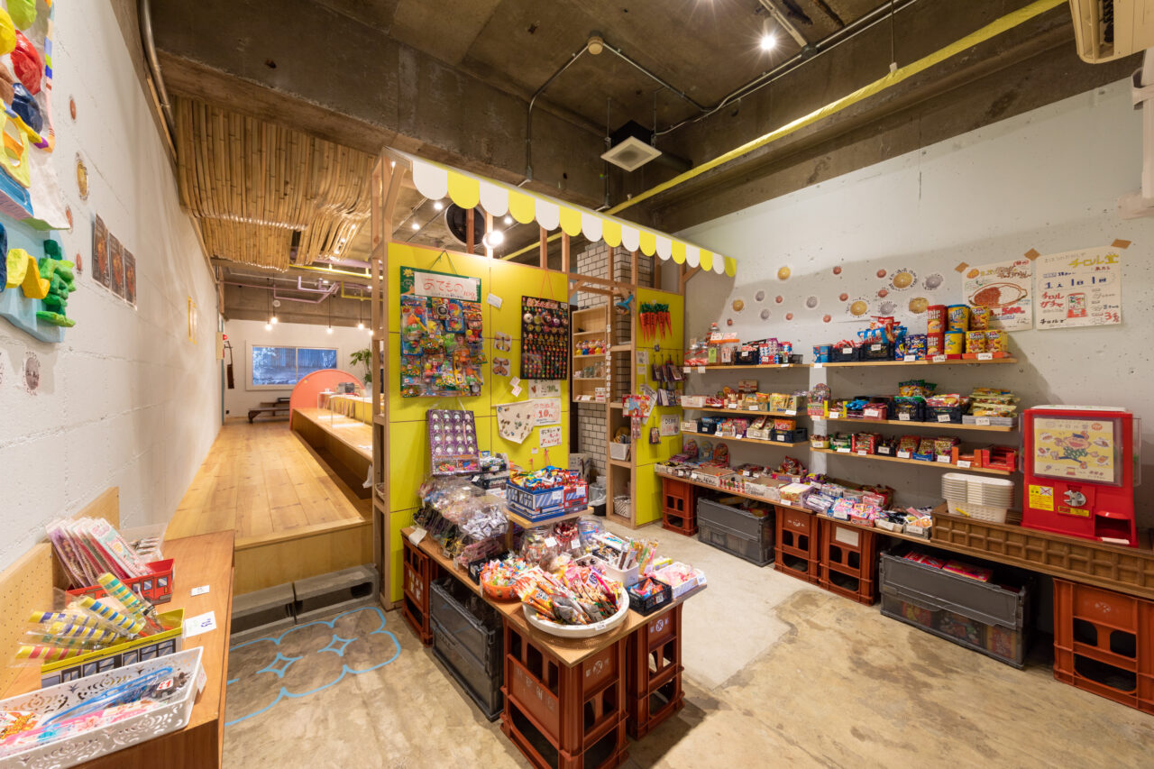 チロル堂店内